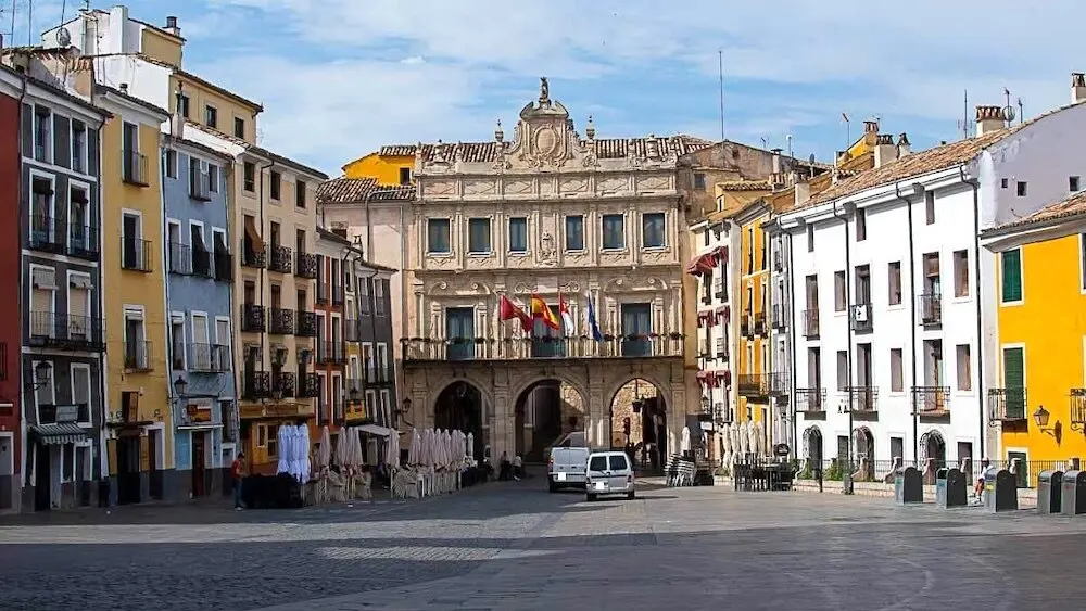 En la imagen de archivo el Ayuntamiento de Cuenca en el Casco Histórico de la ciudad