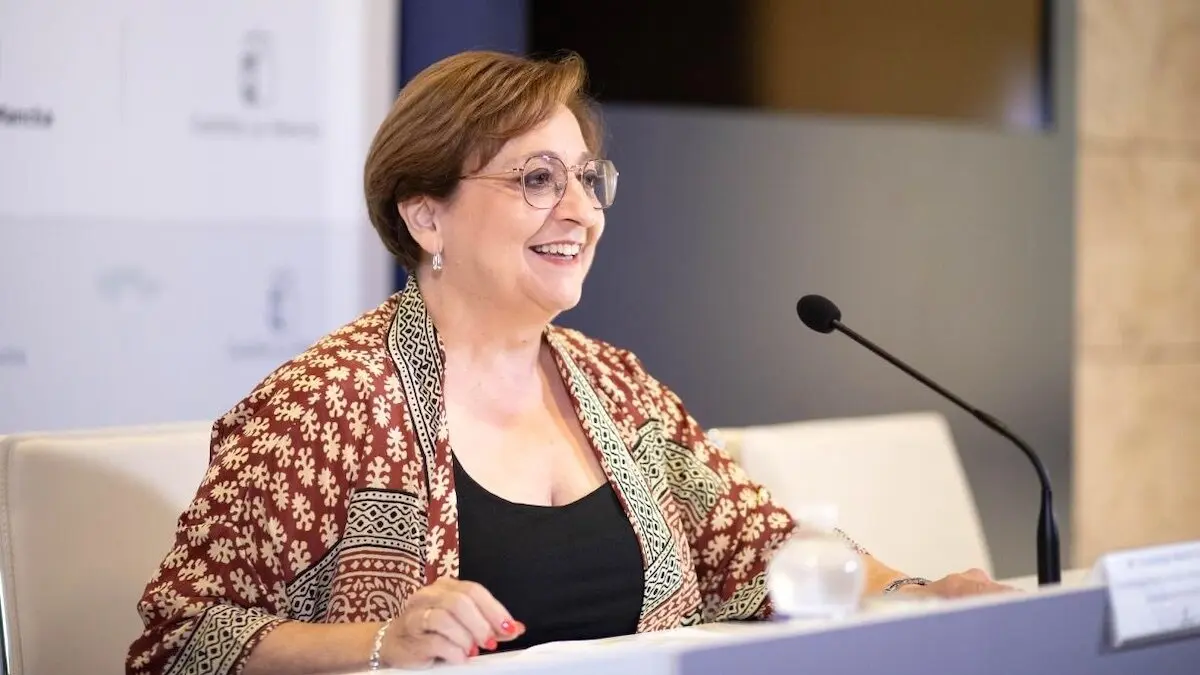 La viceconsejera de Servicios y Prestaciones Sociales de Castilla-La Mancha, Guadalupe Martín, ha informado del estado de la convocatoria de subvenciones con cargo a la recaudación del IRPF e Impuesto de sociedades para fines sociales en la región