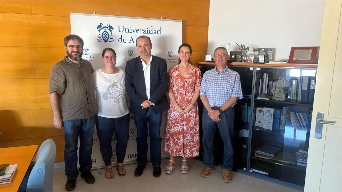 La Junta y la UAH abordan los nuevos proyectos conjuntos en materia de memoria democrática
