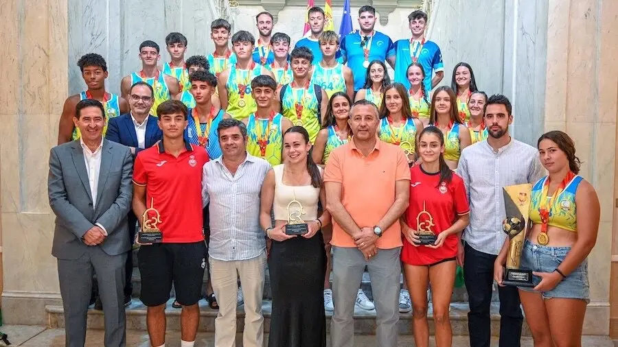 Instituciones felicitan al Beach BM Caserío tras su oro en el Campeonato de España