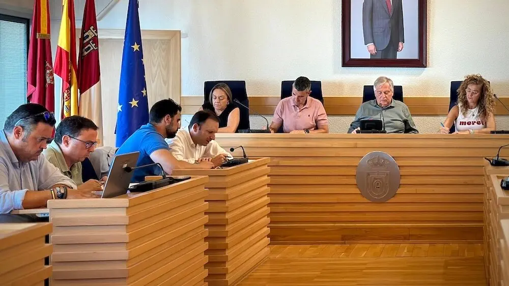 El alcalde de Ciudad Real, Francisco Cañizares ha presidido la reunión de la Junta de Gobierno Local en el Consistorio