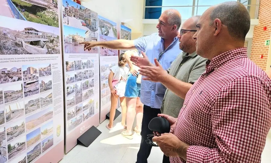 El presidente de las Cortes de Castilla-La Mancha, Pablo Bellido, ha acudido en Almoguera (Guadalajara) a la proyección de un documental sobre la riada de hace 30 años que se cobró la vida de diez personas