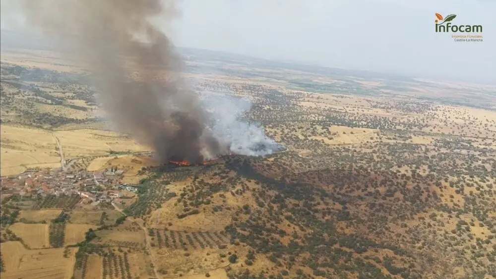 Declarado un incendio en Navalmoralejo (Toledo), en nivel 2 por posible afección de humo