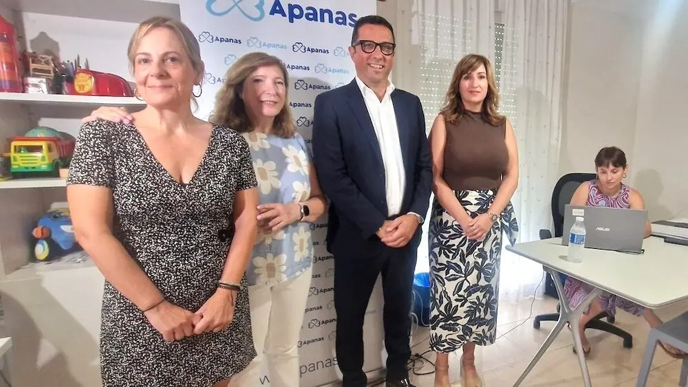 El director general de&nbsp;Discapacidad, Francisco José Armenta, durante la visita realizada al Centro de Atención Temprana de la Asociación de Familias de Personas con&nbsp;Discapacidad&nbsp;Intelectual&nbsp;y del Desarrollo de Toledo (APANAS)