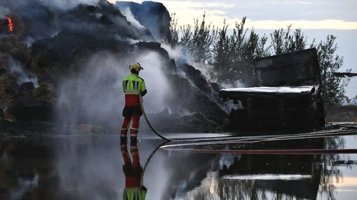 Labores de extinción en el fuego de Calera y Chozas (Toledo) - EP/Juanma Jiménez