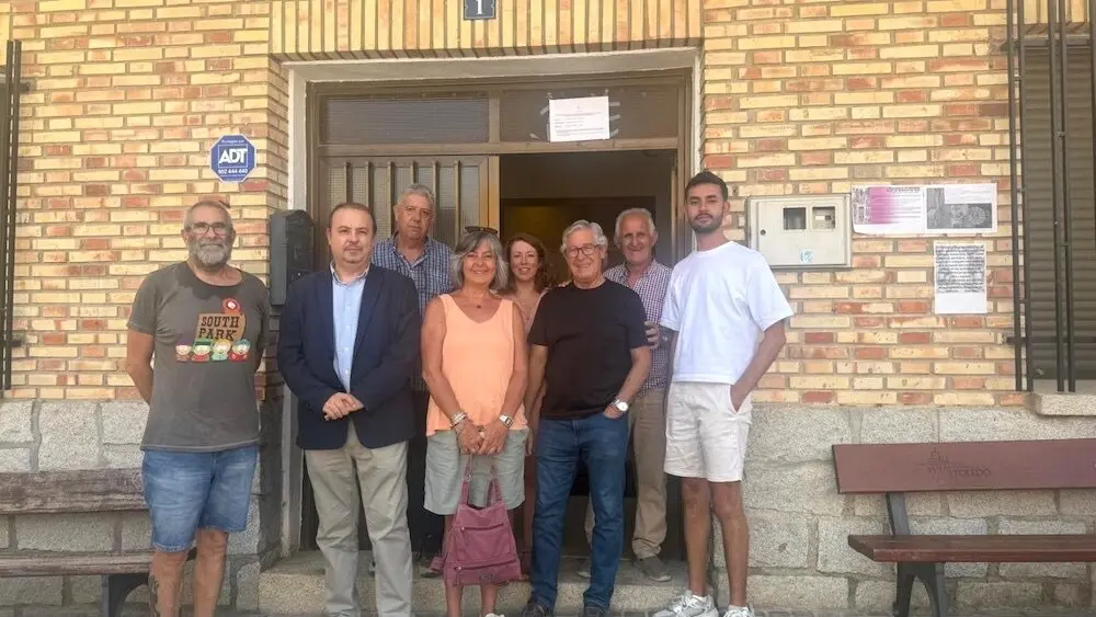 El viceconsejero de Relaciones Institucionales, Javier Vicario, ha remarcado, en una visita a la fosa de Mesegar de Tajo (Toledo), los avances que se están desarrollando en la región en materia de exhumaciones para la recuperación de la Memoria Democrática
