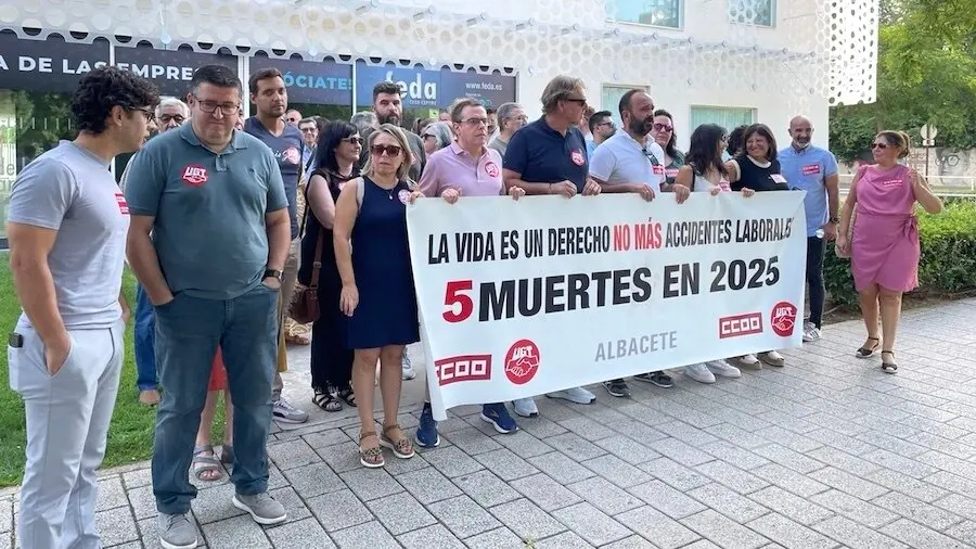 Los sindicatos recuerdan a los dos trabajadores fallecidos en Albacete y exigen a las empresas cumplir la normativa de prevención de riesgos laborales, siniestralidad laboral, accidentes de trabajo,