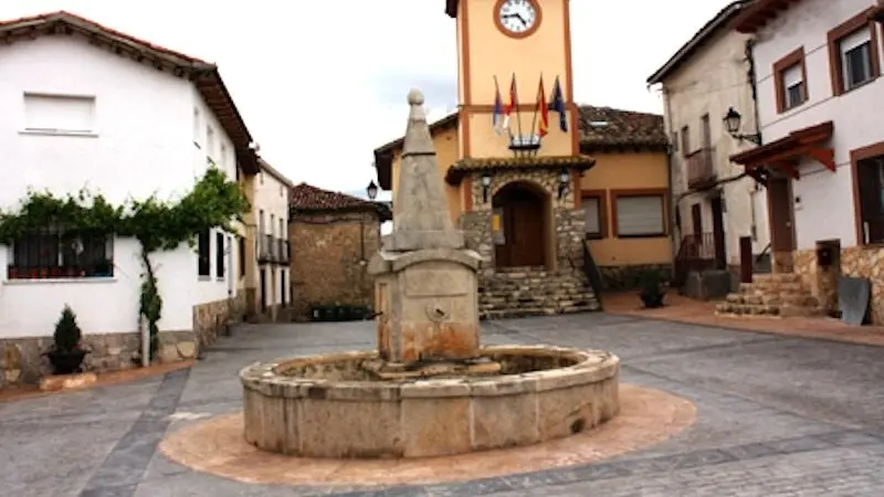 En la imagen de archivo el Ayuntamiento de Abarcón (Guadalajara)
