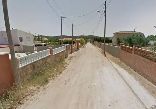 Sube a una menor al coche, le hace tocamientos y agrede y da un puñetazo al padre
