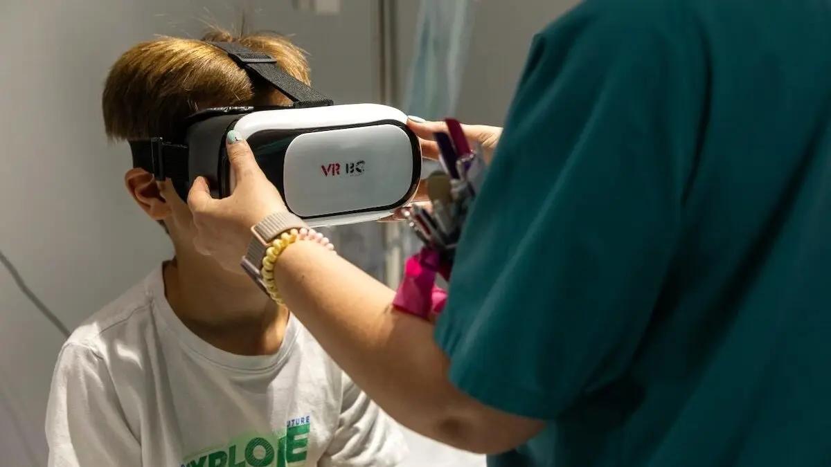 El uso de gafas de realidad virtual reduce la ansiedad de los niños en urgencias