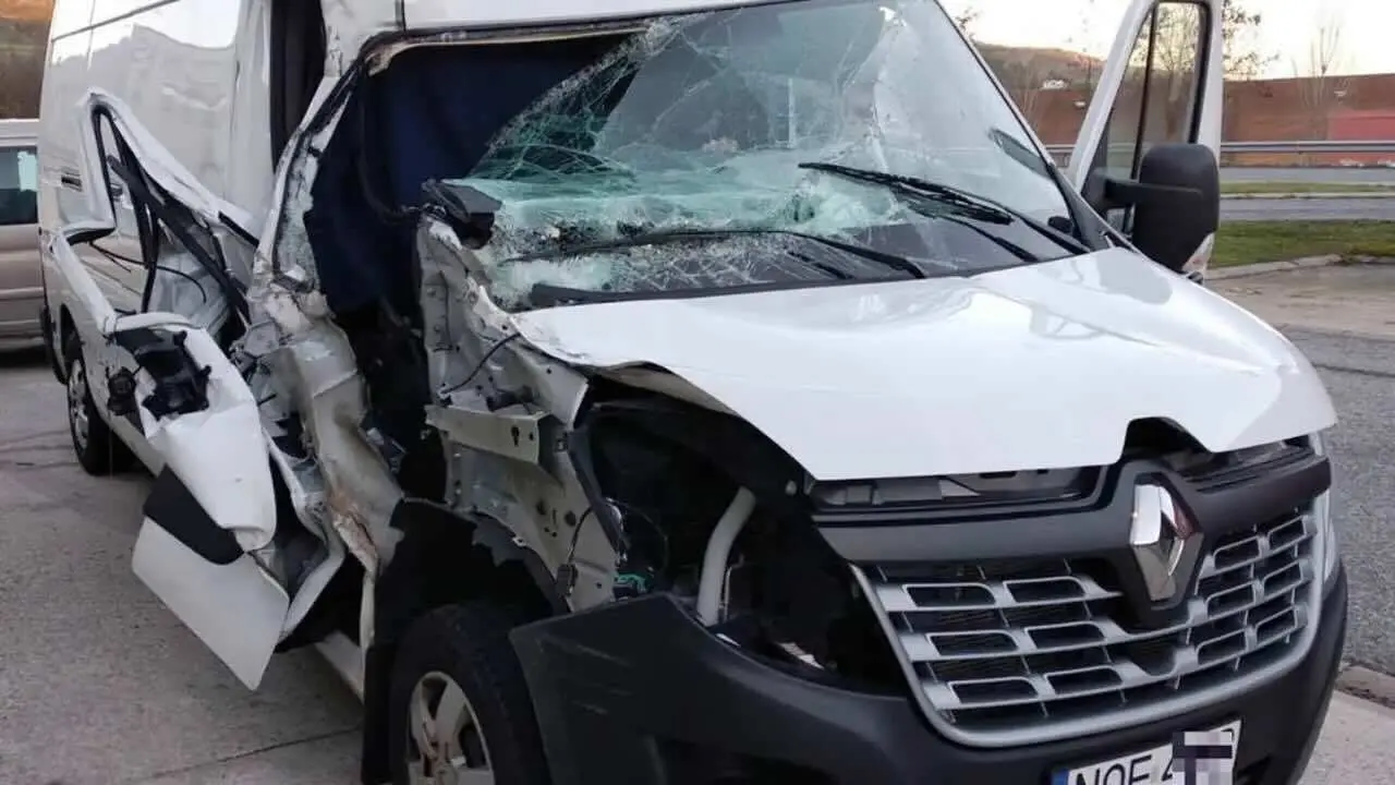 Imagen de archivo de un accidente de tráfico con una furgoneta implicada