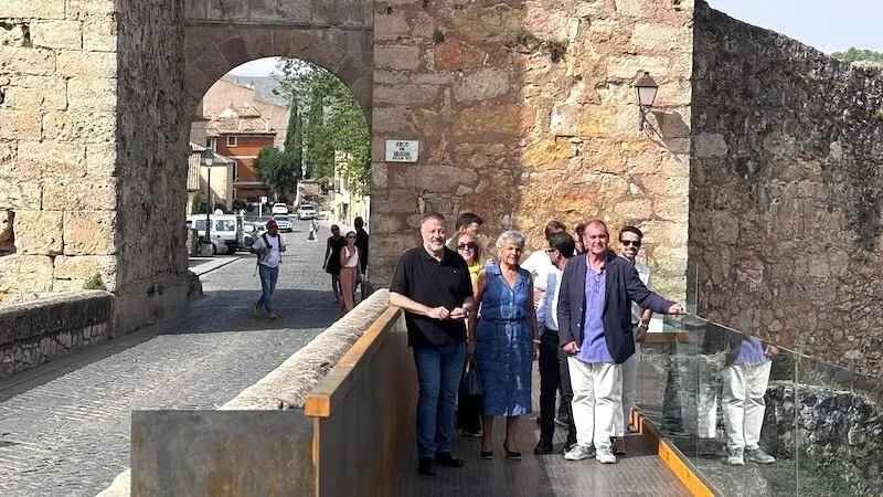 Cuenca estrena pasarela peatonal que une el Arco de Bezudo y el barrio del Castillo