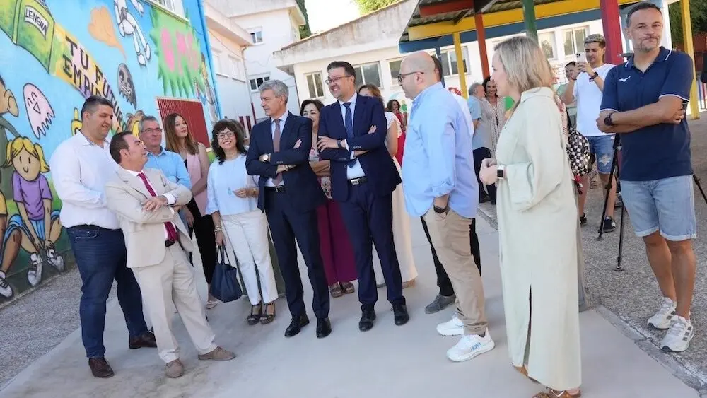 El consejero de Educación, Cultura y Deportes, Amador Pastor, durante la inauguración del curso escolar que ha realizado en el CEIP ´Santa Barbara´ de la localidad toledana de Villacañas
