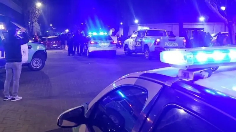 policía, patrullas, reyerta, asesinato, crimen, cadáver, agentes, tiroteo,