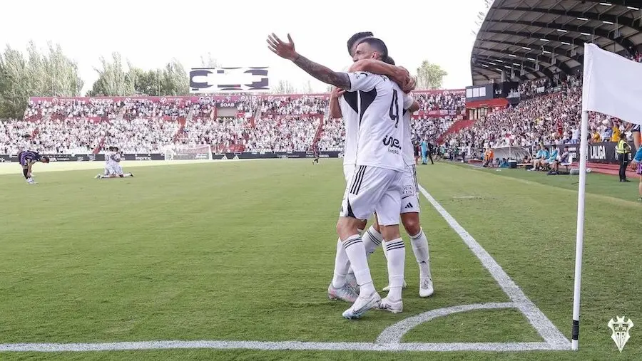 El tino de Agus Medina y Lazo dan la primera victoria de curso al Albacete (2-0)