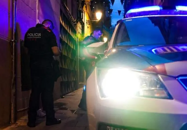 Apuñala a la pareja de su exmujer y rapta durante siete horas a la hija de un año