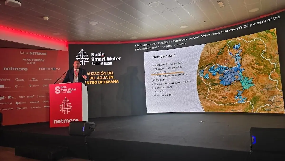 El director-gerente de Infraestructuras del Agua de Castilla-La Mancha, Rubén Sobrino, durante el foro Spain Smart Water Summit 2025 de iAgua celebrado en Madrid