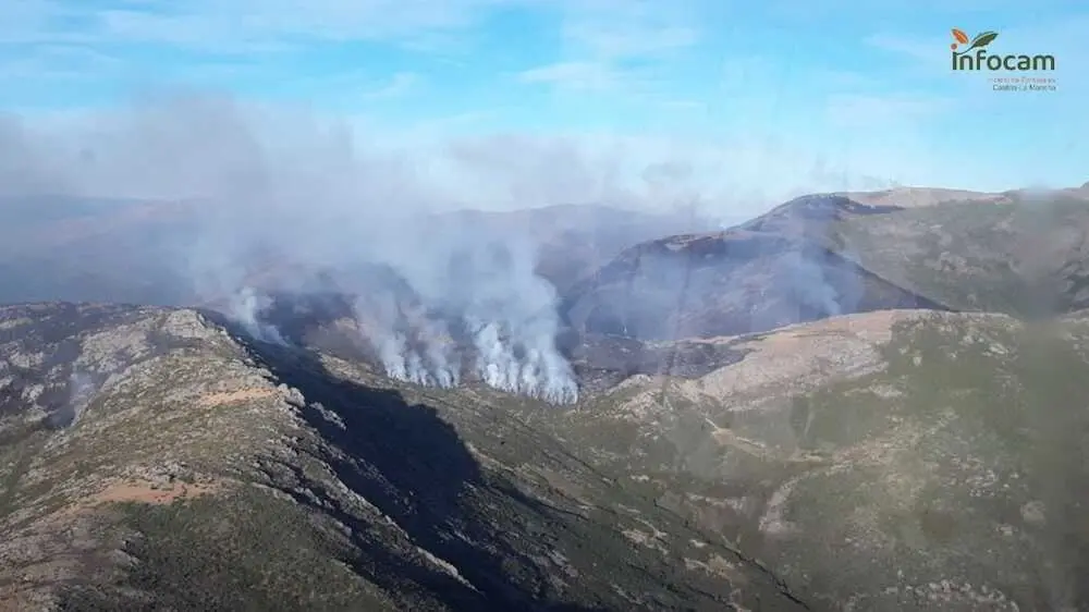 El incendio de Peñalba de la Sierra alcanza las 700 hectáreas y sigue en nivel 1
