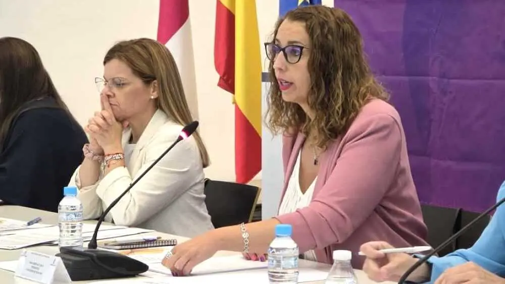 La consejera de Igualdad de Castilla-La Mancha, Sara Simón, ha presidido en Toledo la constitución de la Mesa Regional contra la Trata con Fines de Explotación Sexual