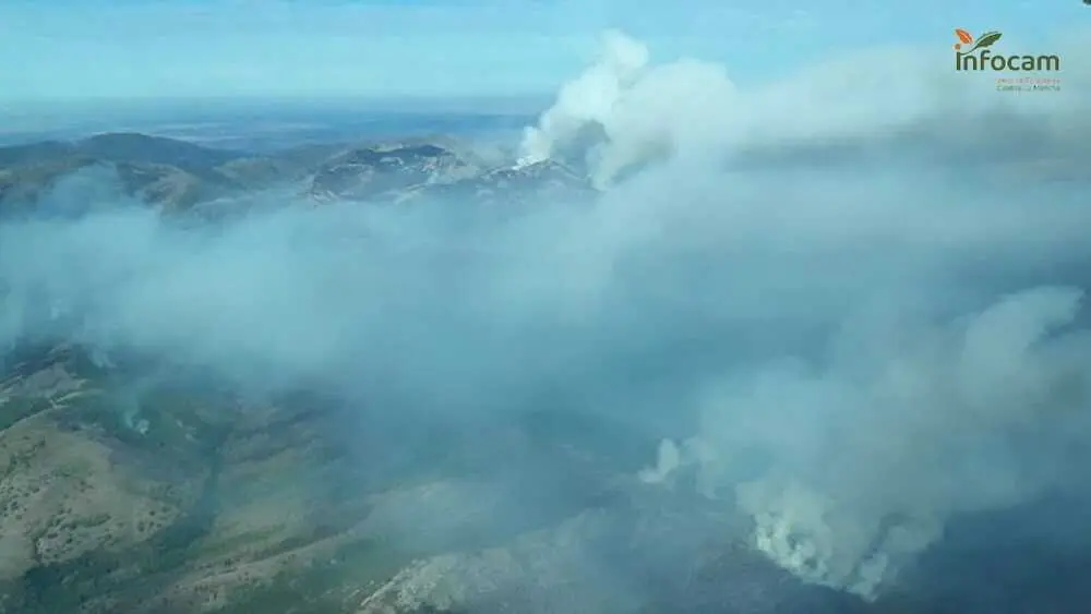 El incendio del Pico del Lobo arrasa 2.000 hectáreas y cierra el Hayedo de Tejera Negra
