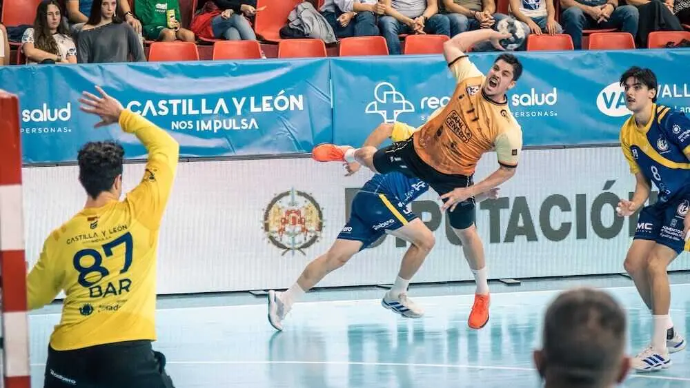 El Recoletas Valladolid impone su ley y deja sin premio al Sanicentro Guadalajara (32-22) - Fotografía: Alejandro Nieto