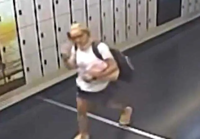 Saquea todas las taquillas de un gimnasio y la pillan con las cámaras por este error