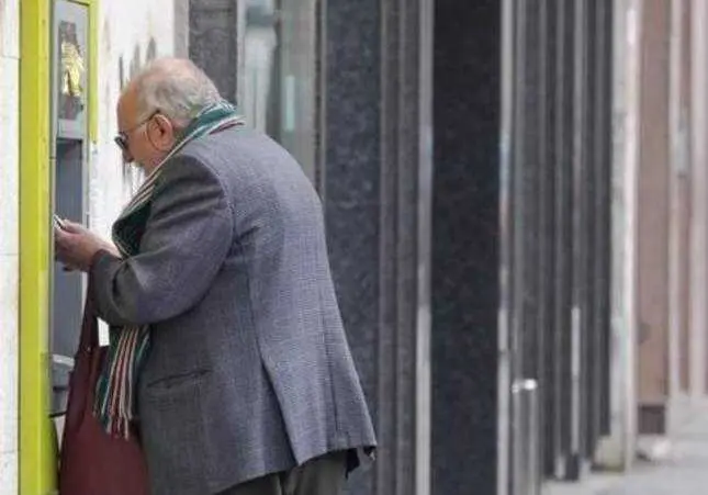 Gafas con cámaras: la herramienta de los estafadores para saber el PIN del banco