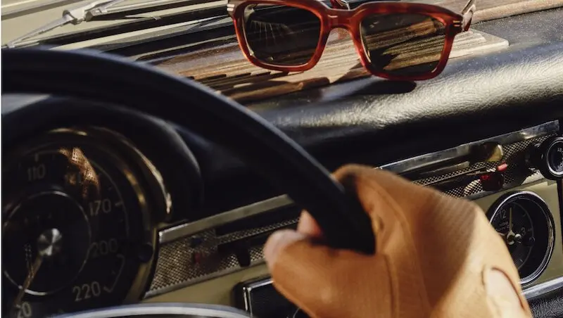 ¿Llevas gafas de sol en el coche? Te pueden llegar a multar con 200 euros por esto