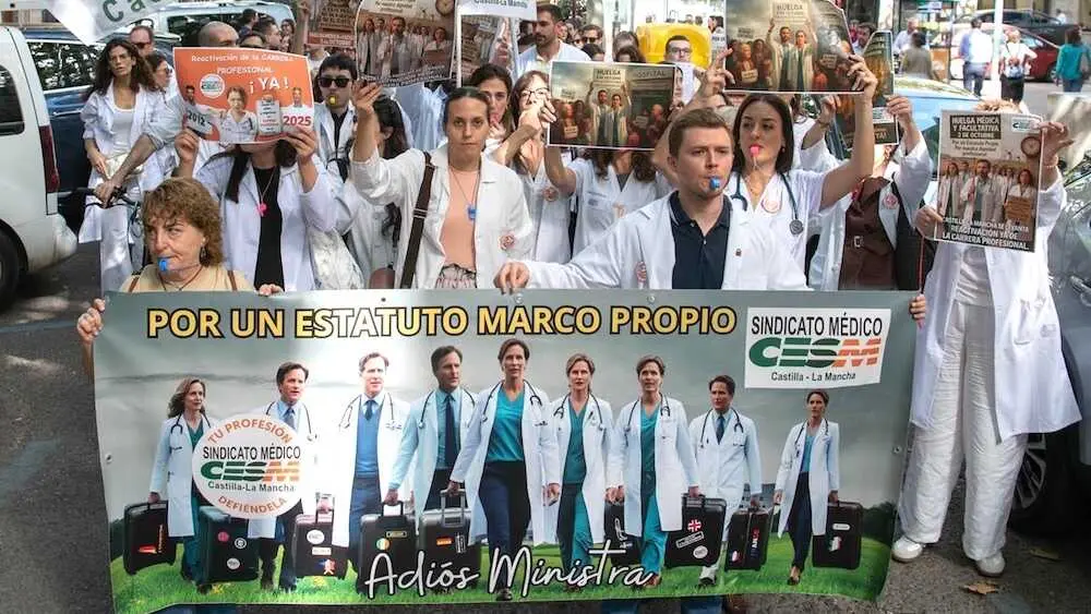 El 80% de los médicos secunda la huelga para reclamar el estatuto propio, según el CESM