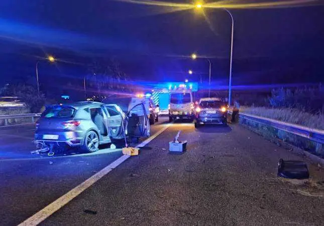 Pierde el control de su coche y mata a un sargento que señalizaba un accidente