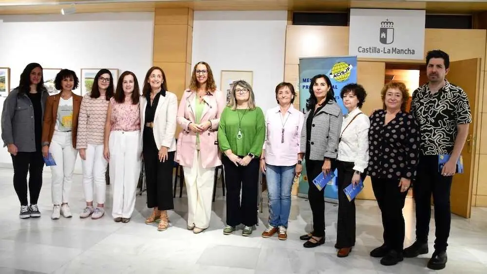 La consejera de Igualdad de Castilla-La Mancha, Sara Simón, ha inaugurado una mesa técnica contra la trata organizada por ACISJF Guadalajara
