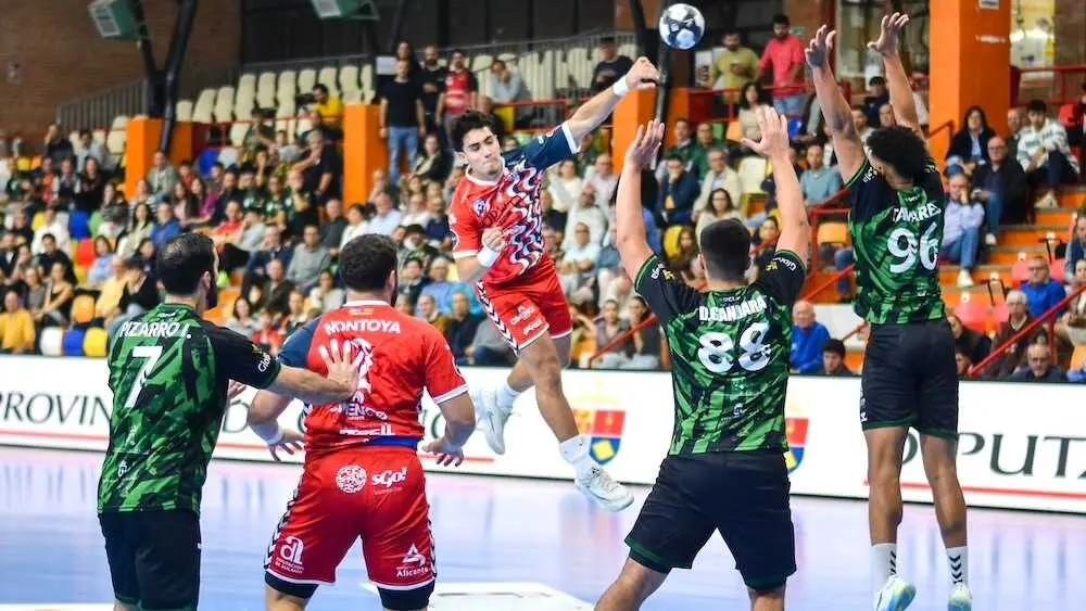 El Rebi Cuenca vence con autoridad al Horneo Eón Alicante pese a las bajas (32-27) - Fotografía: J.A. Lillo