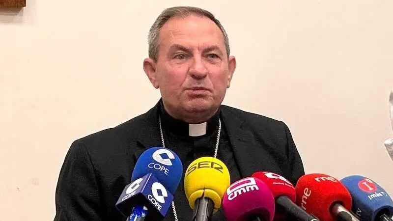 El obispo de Ciudad Real, Abilio Martínez, durante la rueda de prensa que ha ofrecido