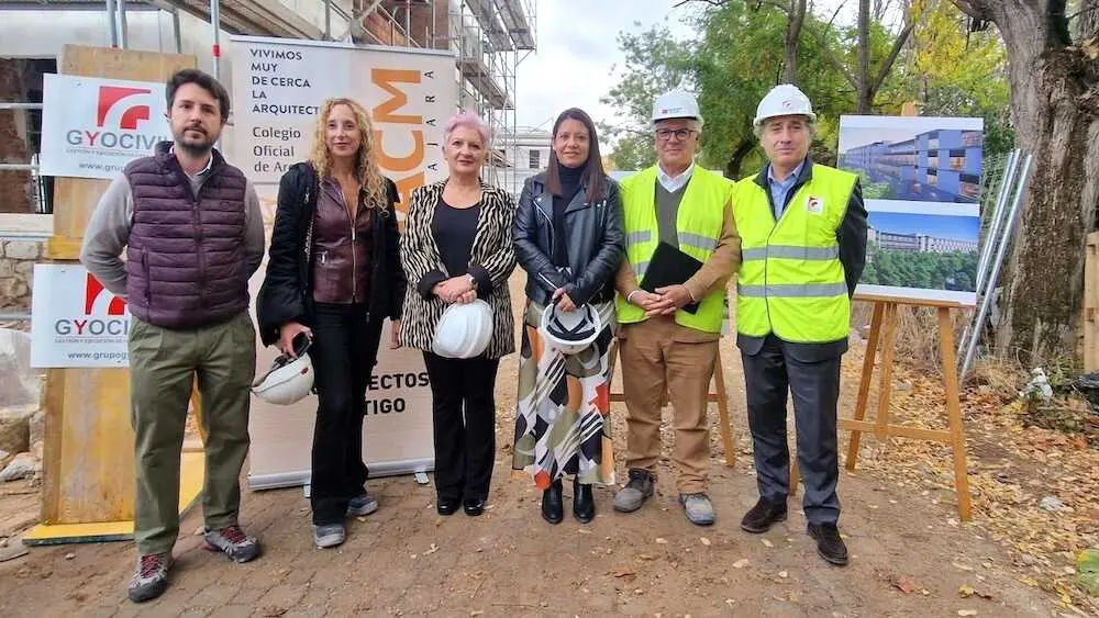 La consejera de Bienestar Social, Bárbara García Torijano, ha visitado las obras de la nueva residencia 'Los Olmos' de Guadalajara