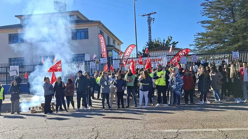 Seguimiento total la segunda jornada de huelga en la planta de Mahle en Motilla del Palancar (Cuenca)