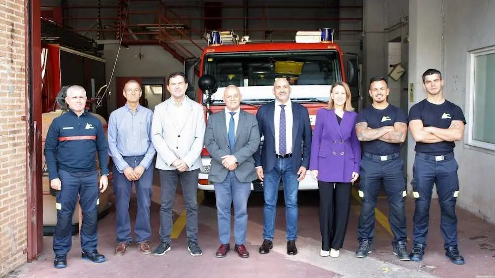 El Parque de Bomberos de Almadén se refuerza con ocho efectivos y un nuevo vehículo