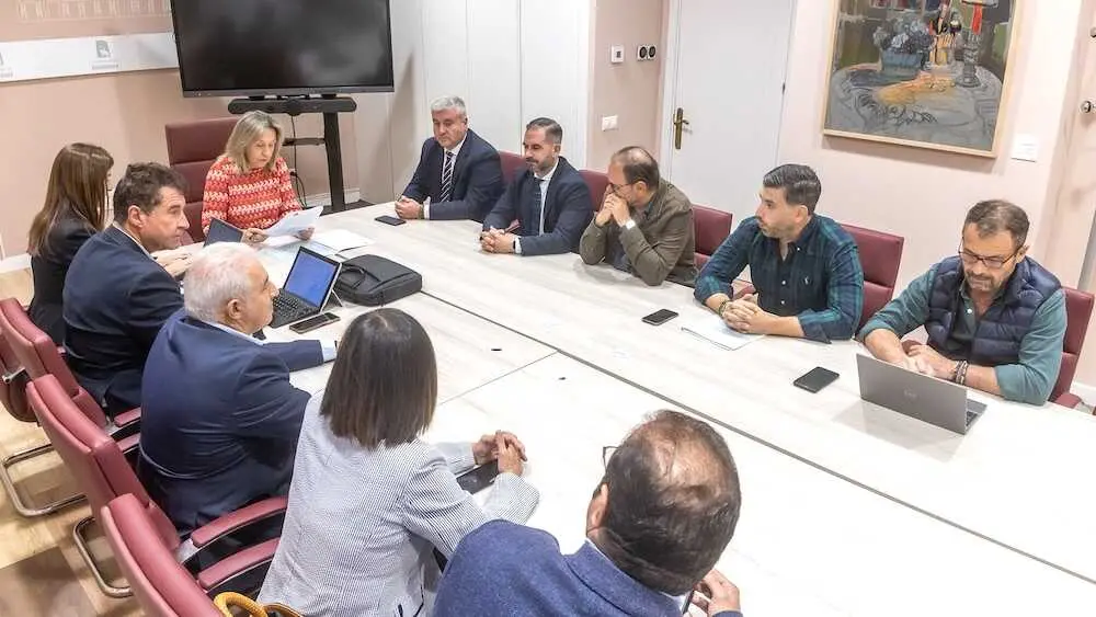 La alcaldesa de Guadalajara, Ana Guarinos, preside la reunión semanal de la Junta de Gobierno Local