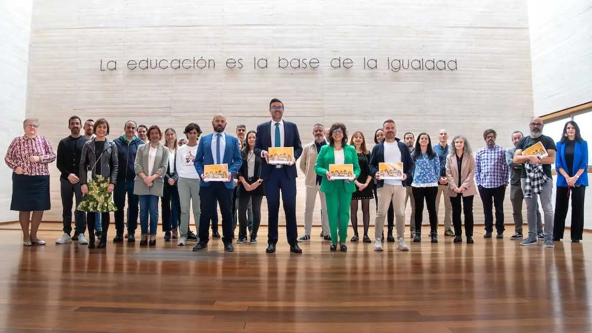 El consejero de Educación, Cultura y Deportes, Amador Pastor, durante la presentación de la guía de formación del profesorado este miércoles en la sede de la Consejería en Toledo