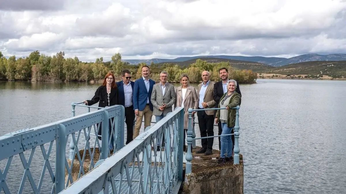 El secretario de Estado de Medio Ambiente, Hugo Morán, durante la visita que ha realizado este jueves al embalse del Gasset
