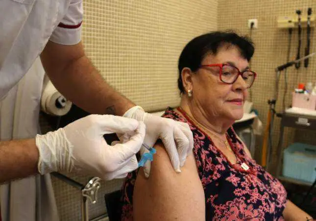 Sanidad alerta de la estafa de la dosis de refuerzo de la covid que está circulando