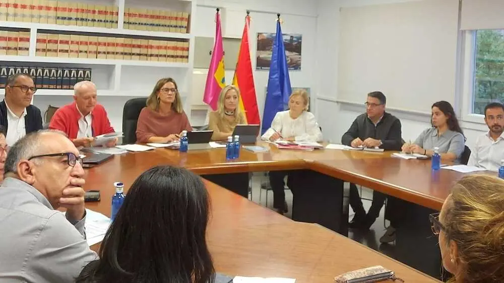 En la imagen un instante de la reunión de la Comisión provincial de Planificación Territorial y Urbanismo de Cuenca