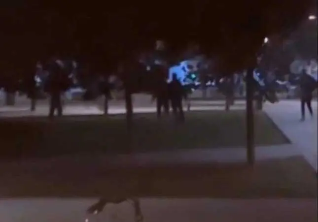 Una pelea entre una decena de personas acaba con varios heridos acuchillados