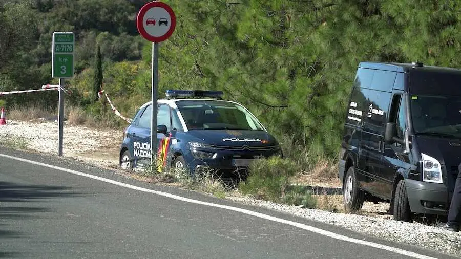 En la imagen de archivo Policía Nacional y servicios funerarios en una carretera, accidente, cadáver, cuneta, paraje, camino,&nbsp;