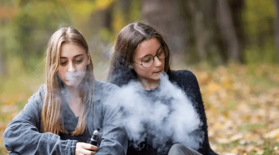 El vapeo despega entre adolescentes de Castilla-La Mancha pese al retroceso en alcohol y tabaco