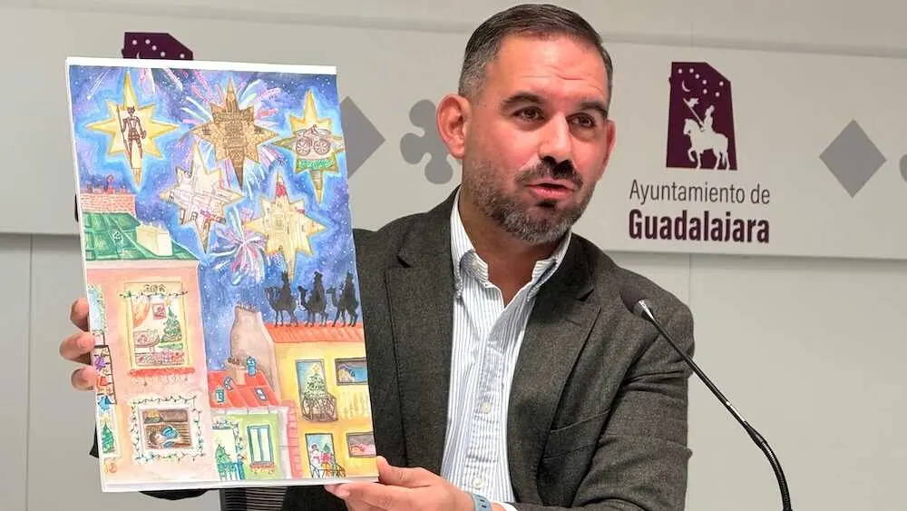 El tercer teniente de alcalde y concejal de Festejos de Guadalajara, Santiago López Pomeda, ha informado sobre la programación de Navidad en la ciudad