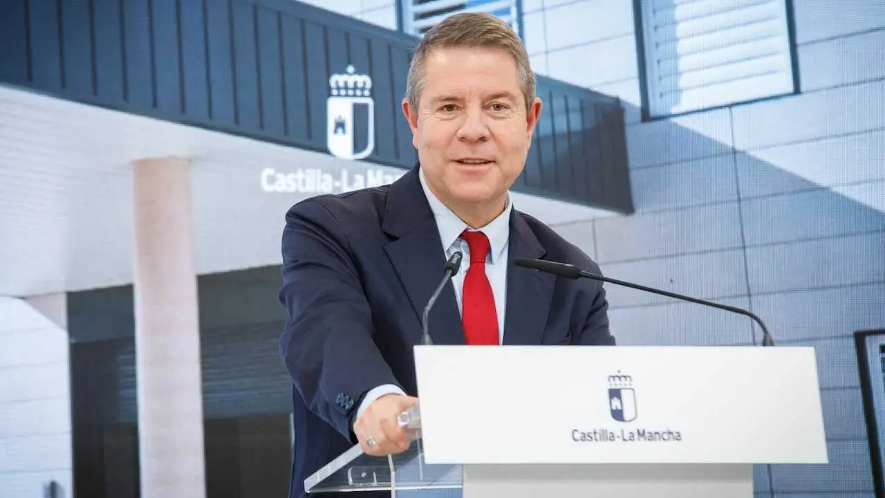 El presidente de Castilla-La Mancha, Emiliano García-Page, ha inaugurado, en Hellín (Albacete), el nuevo edificio para el Colegio Público de Educación Especial ‘Cruz de Mayo’.