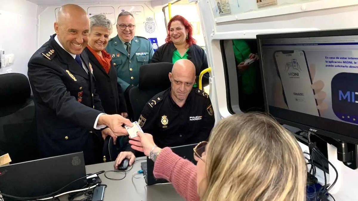 La expedición del DNI y el pasaporte llega al medio rural en Cuenca con el Vidoc