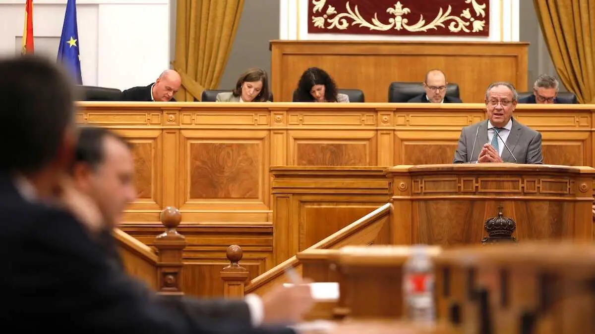 En la imagen el consejero de Hacienda, Administraciones Públicas y Transformación Digital, Juan Alfonso Ruiz Molina, durante una de sus intervenciones este jueves en el Pleno de las Cortes regionales