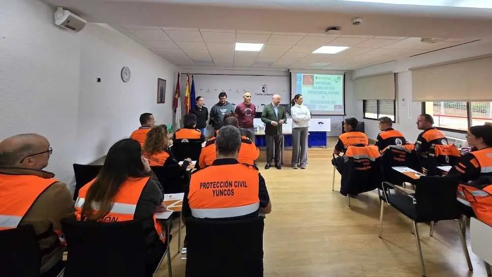 Una veintena de voluntarios de Protección Civil se forma en RCP y atención inicial