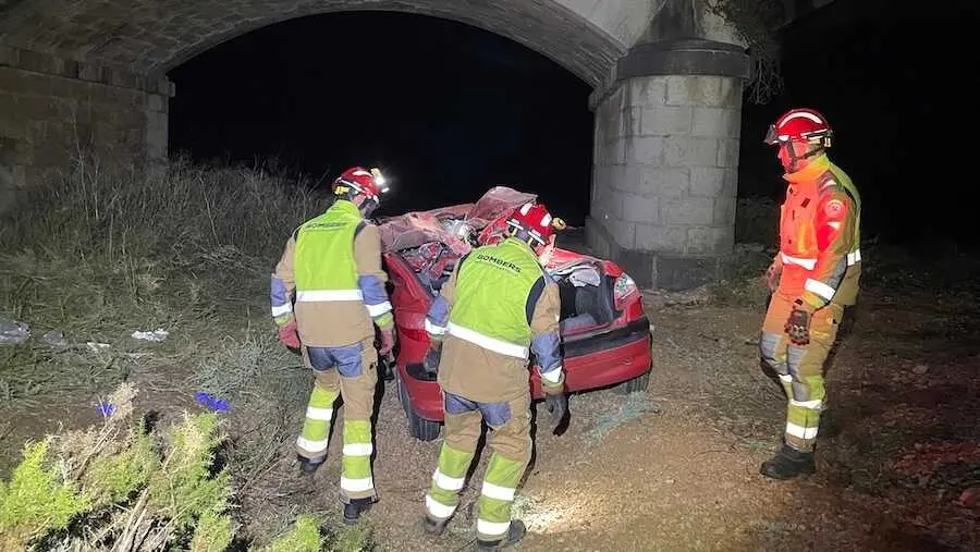accidente de tráfico, salirse de la vía, puente, barranco, salida de vía,
